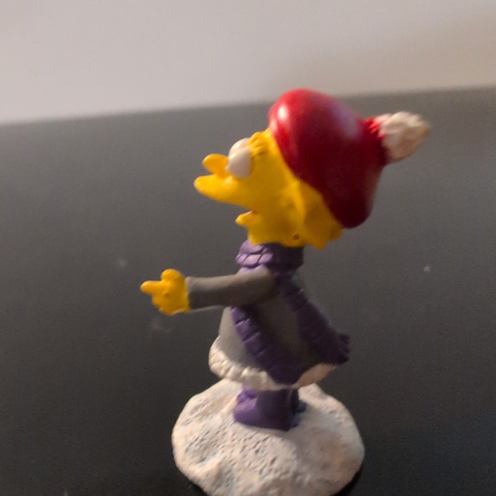 Lisa Simpson Hawthorne Village Christmas Figurine 2005 Winter Beanie Miniature - Picture 3 of 5